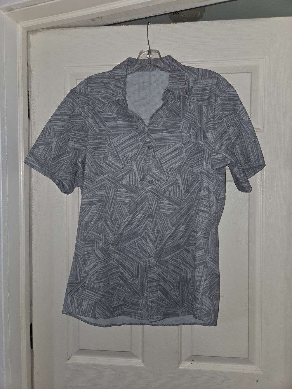 Lululemon Airing Easy Shirt Fits Large Men's Short-Sleeve Gray Patterned Shirt